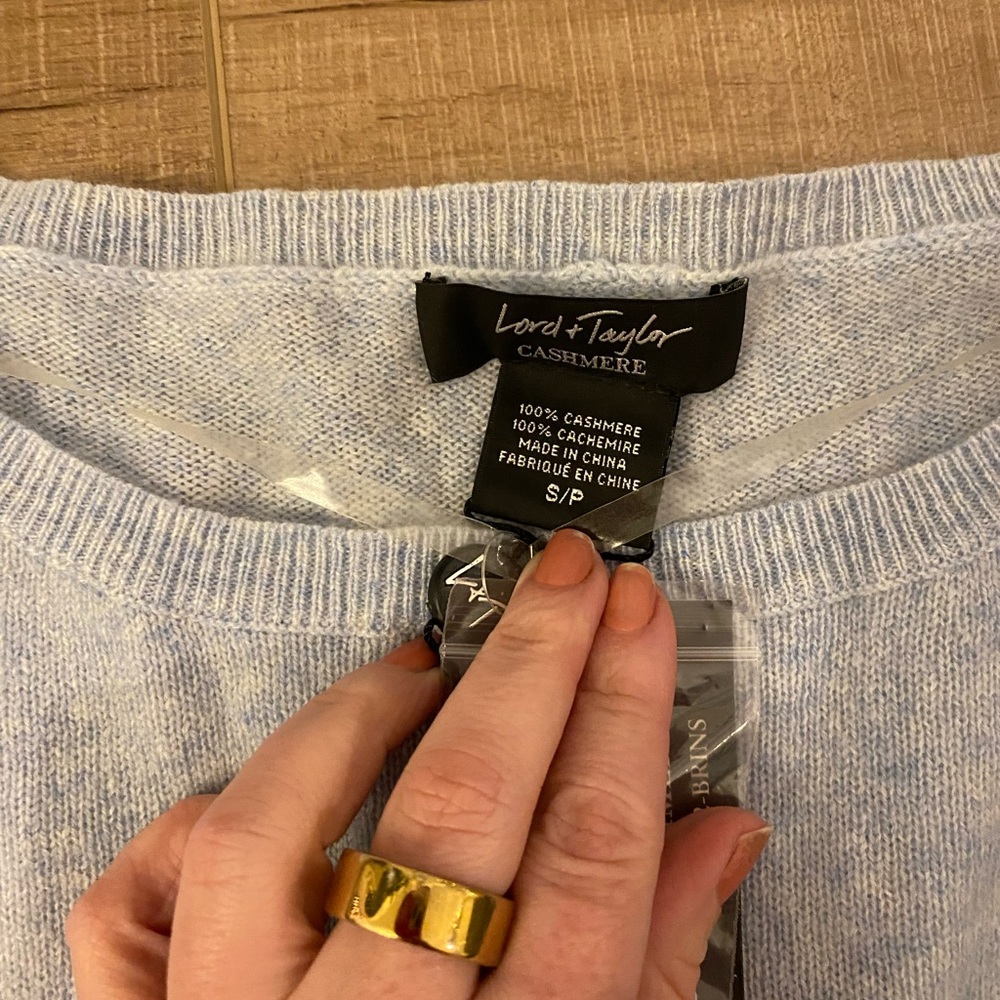 Cashmere sweater light blue new with tags - Picture 2 of 2